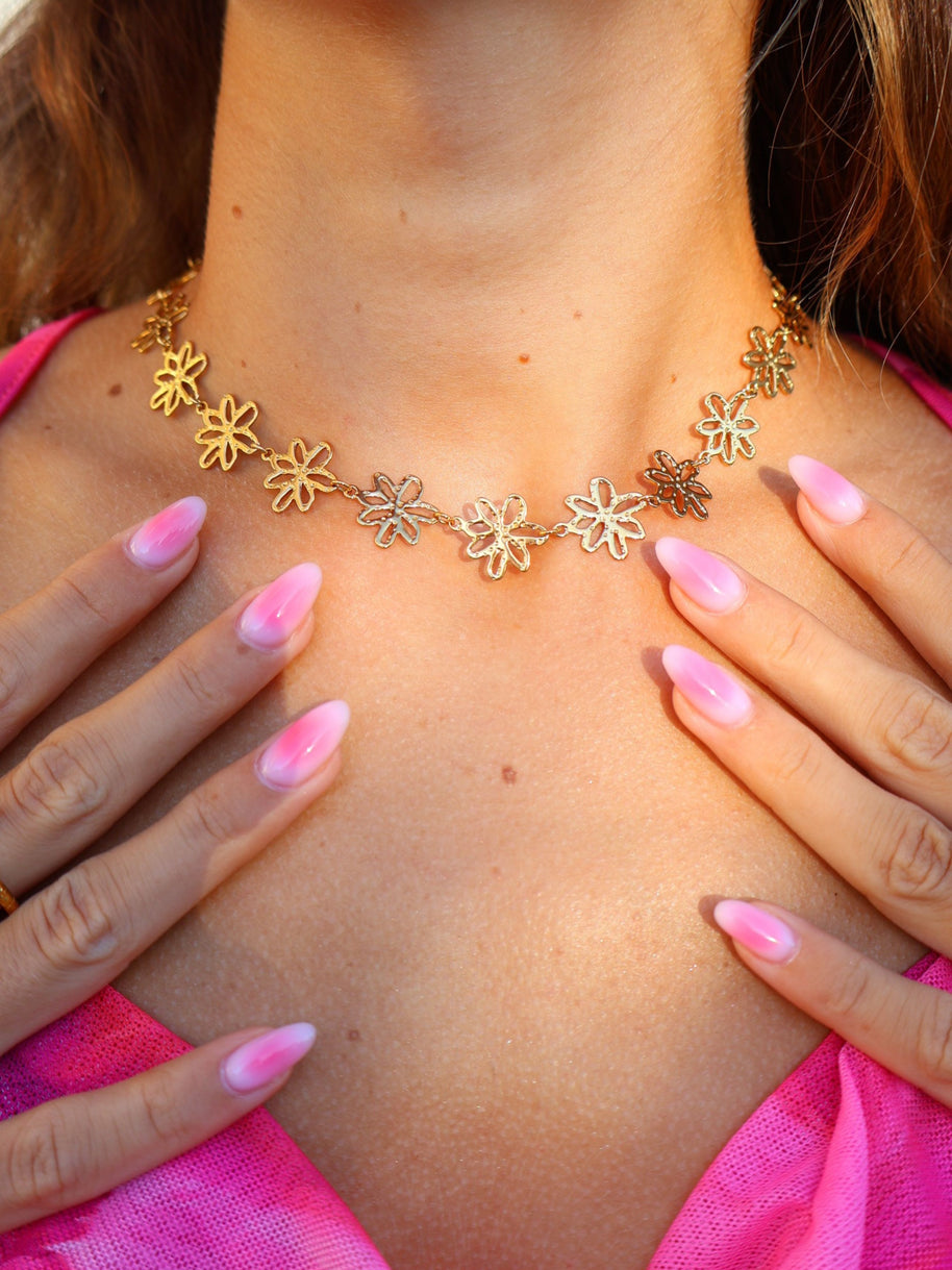 Collier Nerella