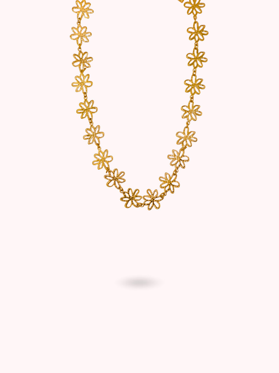 Collier Nerella
