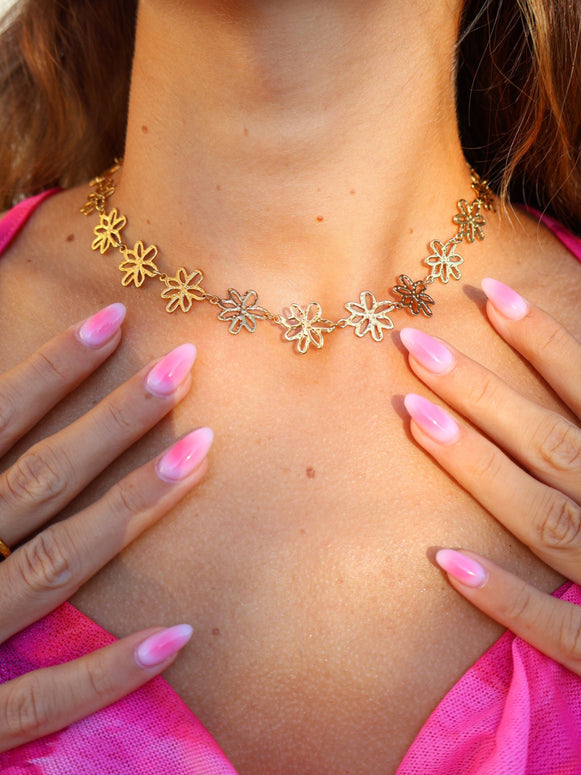 Collier Nerella