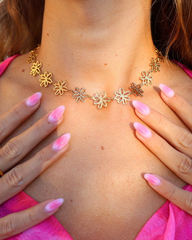 Collier Nerella