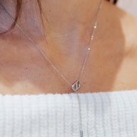 Collier Isis